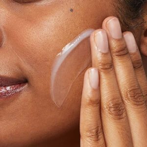 ترکیبات مضر در شوینده‌های صورت که باید از آن‌ها پرهیز کرد